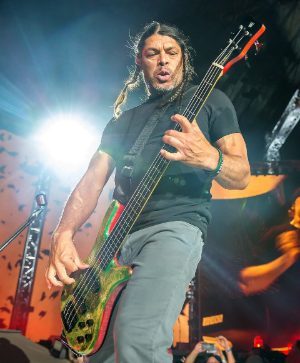 Rob Trujillo na koncertě v San Antoniu, 2017