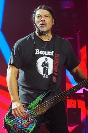 Rob Trujillo na koncertě v Melbourne, 2025